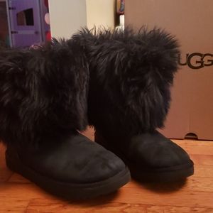 Short Black Uggs size 9 fluffy